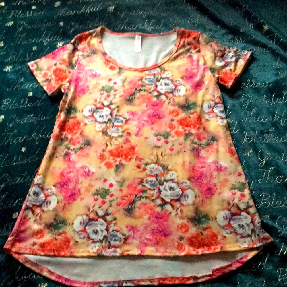 LuLaRoe Floral Print Short Sleeve Shirt Never Worn